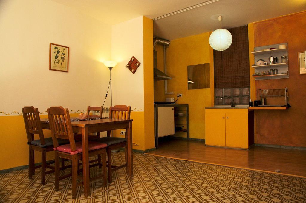 Apartamentos Saltarel-Lo 베살루 외부 사진