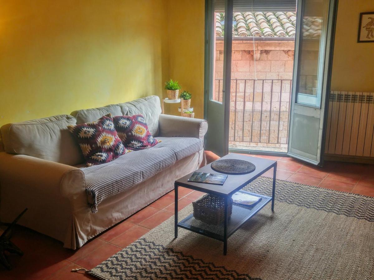 Apartamentos Saltarel-Lo 베살루 외부 사진