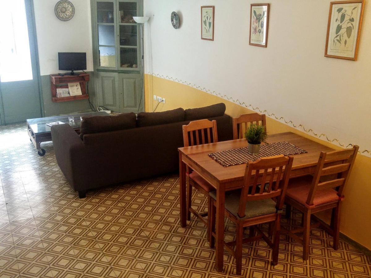 Apartamentos Saltarel-Lo 베살루 외부 사진
